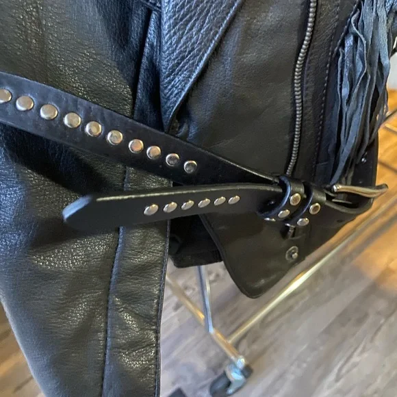 Women's Black Fringe Leather Jacket - Picture 4 of 6